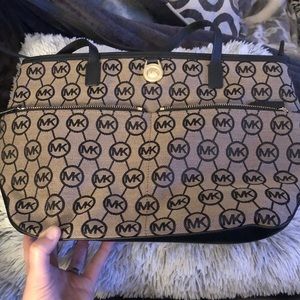 Medium MICHAEL KORS Tote. 12x9x5